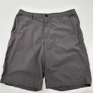 Lululemon Men's Gray Grid 5 pockets Shorts
Sz 38